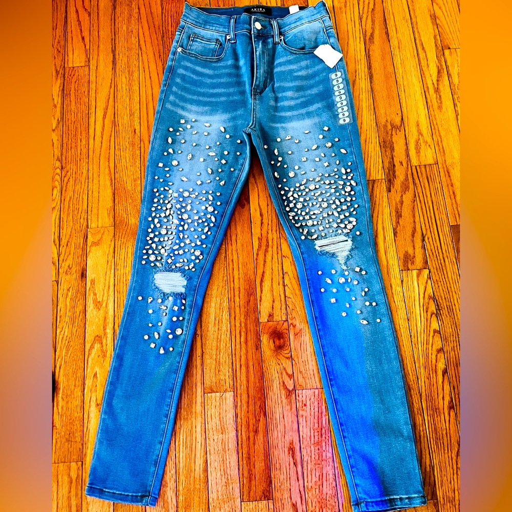 NWT Women’s Akira Jeans with Rhinestones and Pearls Stonewashed Size 9